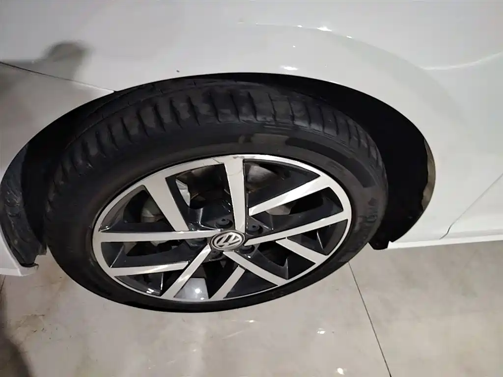 Volkswagen Golf 2020 200TSI DSG Comfort Progressive Edition фото 23