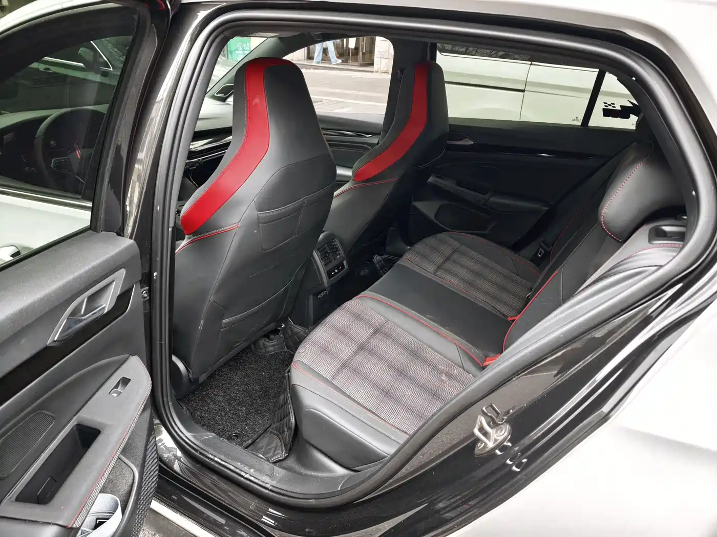 Volkswagen Golf GTI 2023 380TSI DSG GTI фото 12