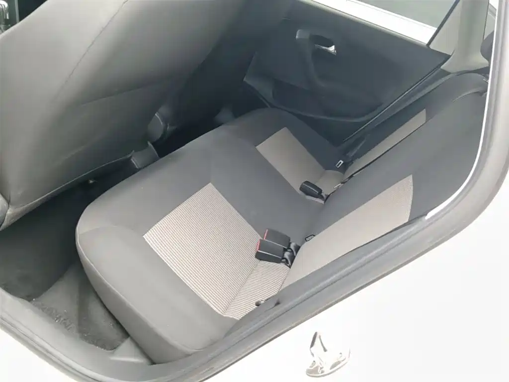 Volkswagen Polo 2016 1.4L Automatic Trend фото 17