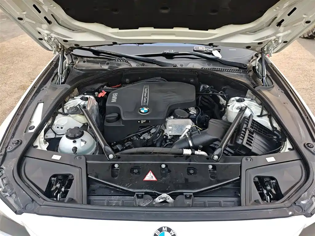 BMW 5 Series 2014 525Li Leading фото 16