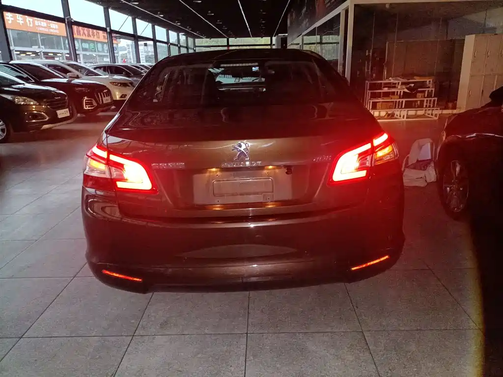 Peugeot 408 2015 Model 1.2T Automatic Luxury Edition фото 4