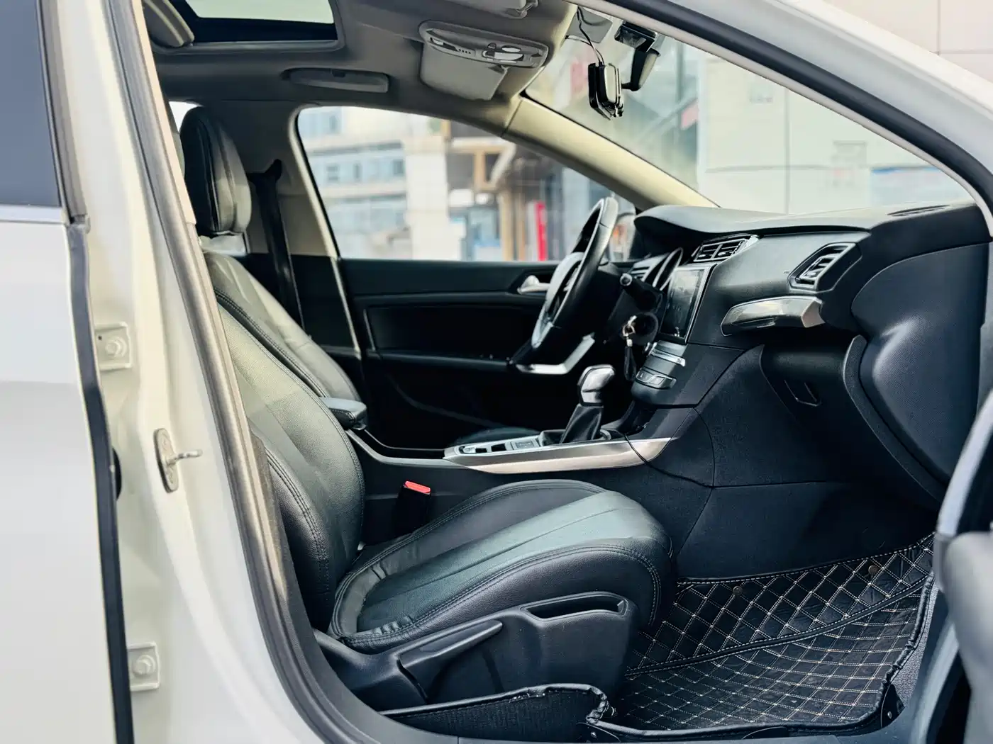 Peugeot 408 2015 Model 1.2T Automatic Luxury Edition фото 12