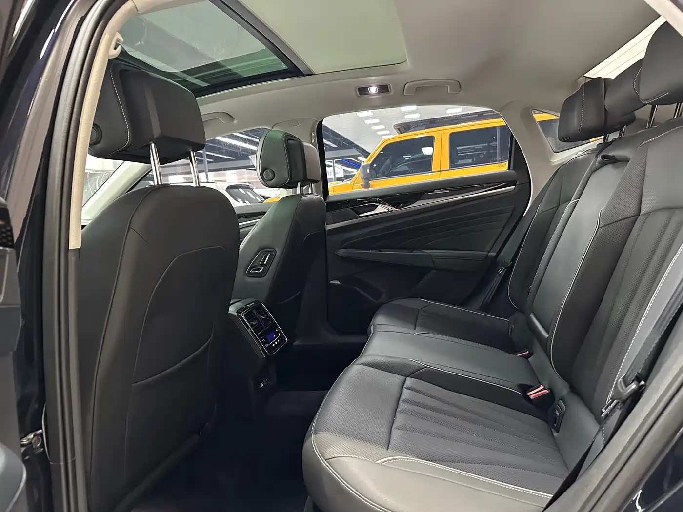 Volkswagen Passat 2024 330TSI Starlight Elite Edition фото 8