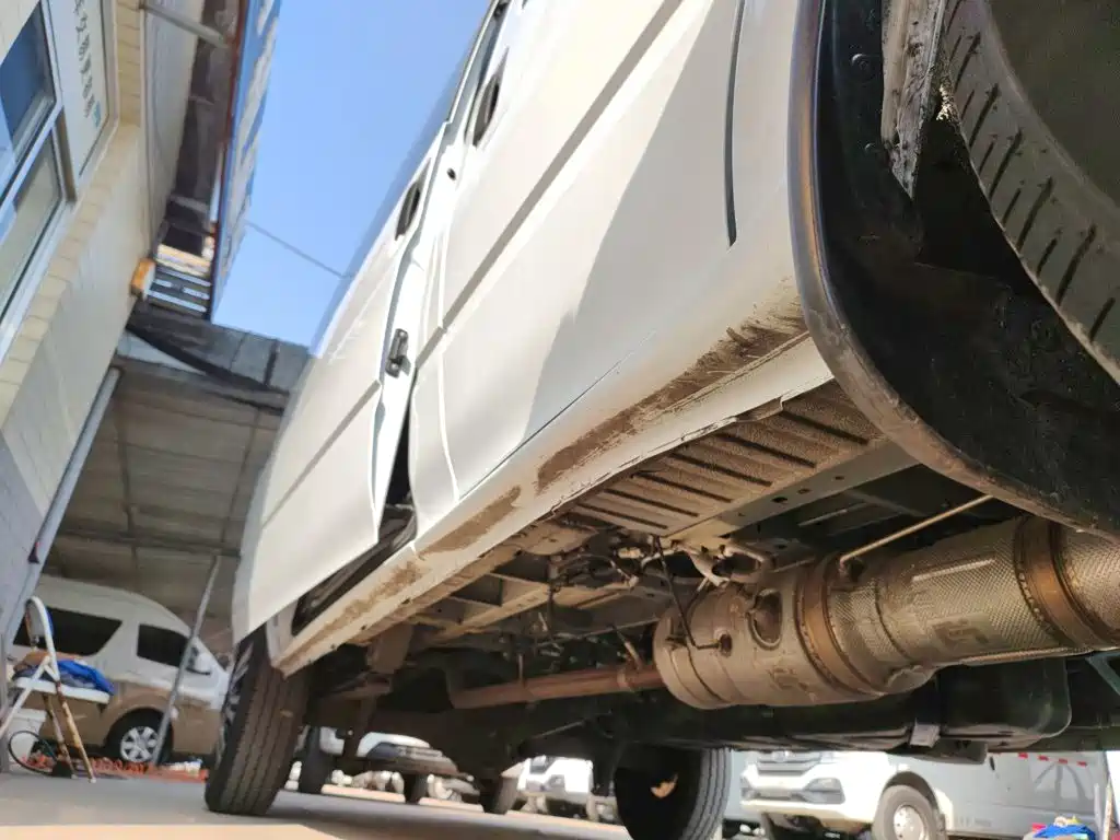 Jiangling JMC Fushun 2025 2025 Model 2.0T 6MT Diesel Medium Wheelbase Medium-High Roof Commercial MPV 7 Seats