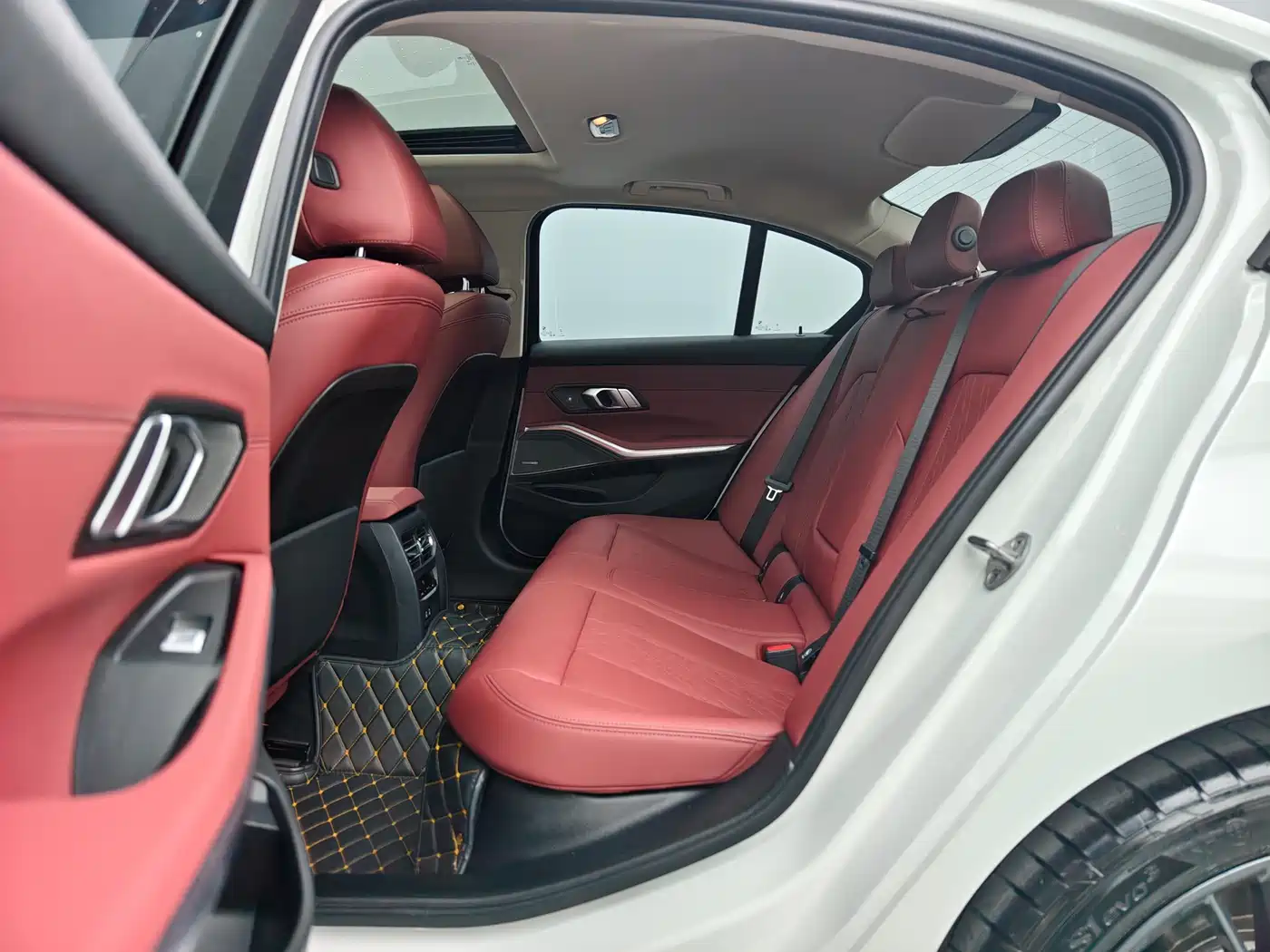 BMW 3 Series 2022 325i M Sport Shadow Edition фото 17
