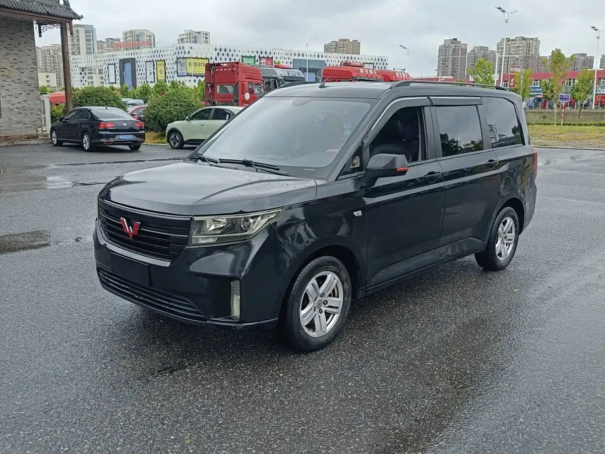 Wuling Motors Wuling Hongguang PLUS 2019 1.5T Manual Luxury 7-seater