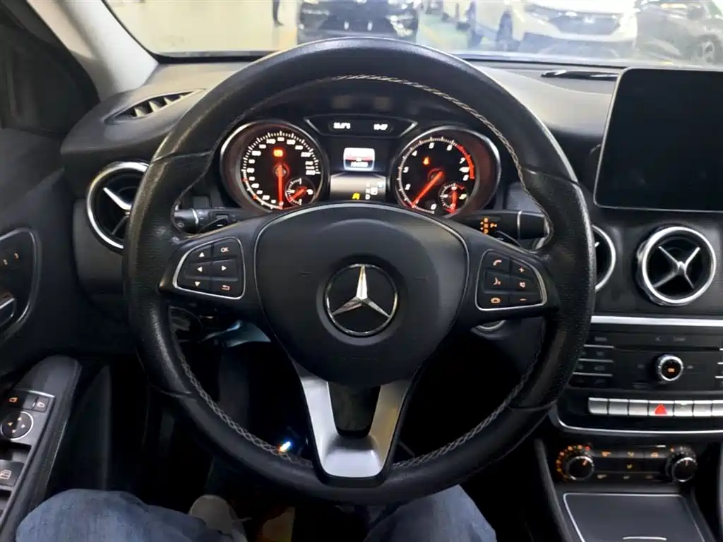 Mercedes-Benz GLA 2017 GLA 200 Dynamic фото 11