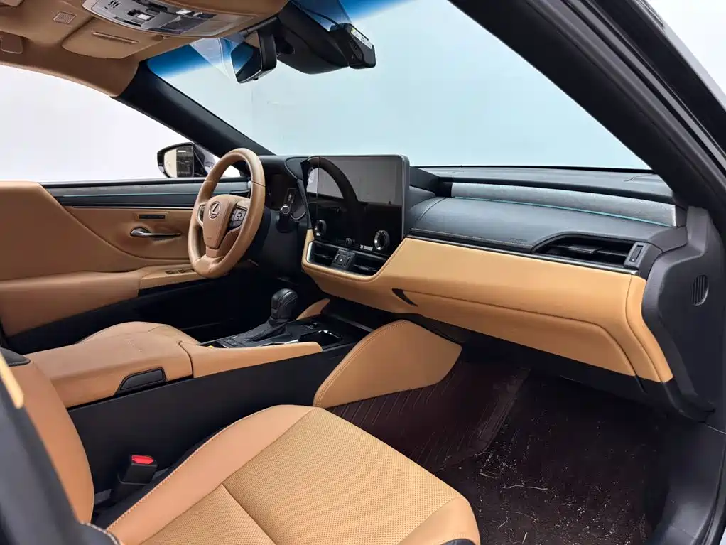 Lexus ES 2026 2025 200 Ultimate Edition