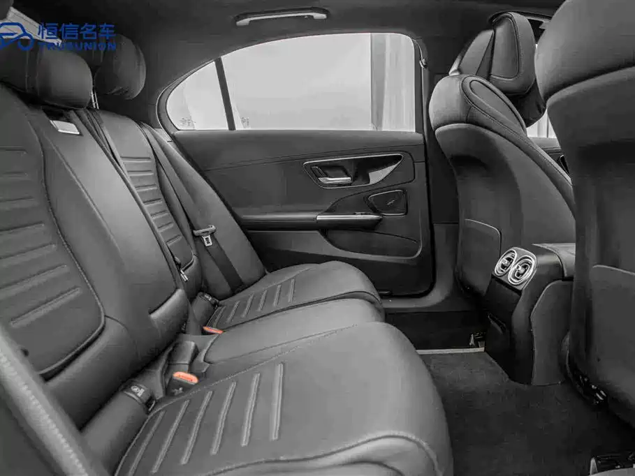 Фото 16 - Mercedes-Benz C-Class