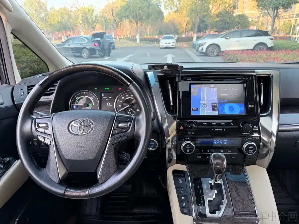 Toyota Vellfire 2019 Hybrid 2.5L HV Premium Edition фото 12