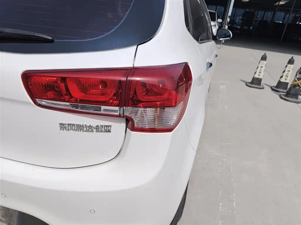 Kia K2 2015 Hatchback 1.4L MT GLS Cool Edition фото 24