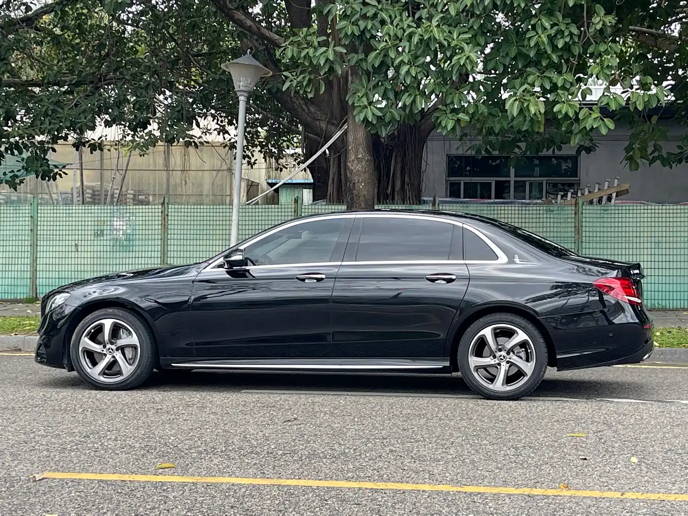 Mercedes-Benz E-Class 2017 E 300 L Sport Luxury фото 12