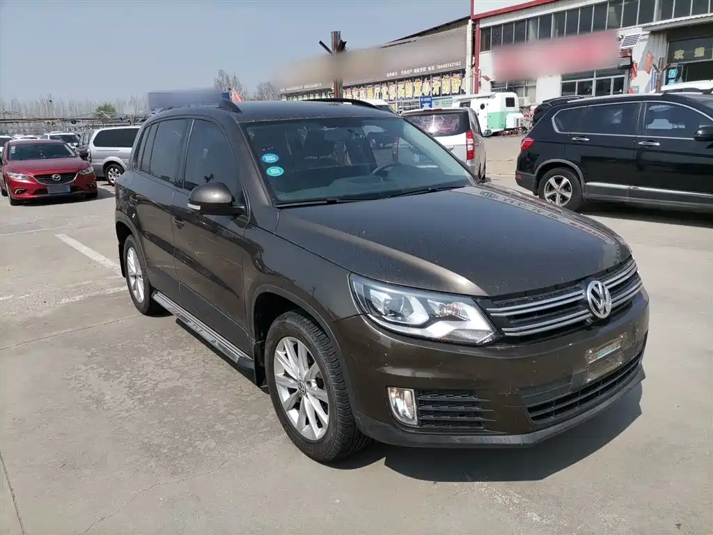 VOLKSWAGEN TIGUAN