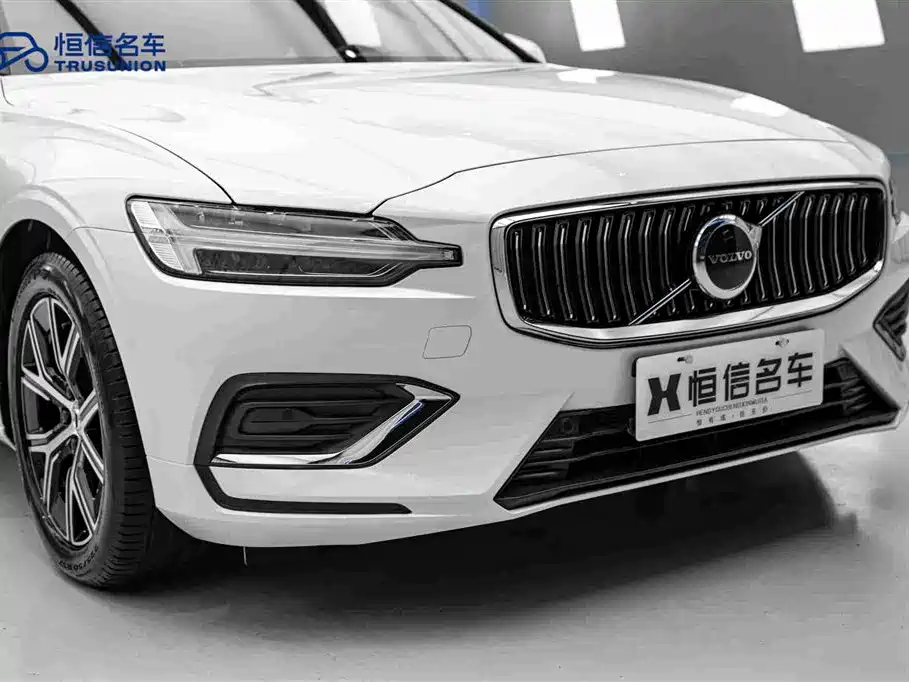 Volvo S60 2024 2025 B4 Smart Luxury Edition
