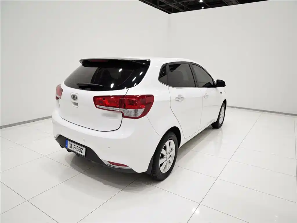 Kia K2 2015 Hatchback 1.4L MT GLS Cool Edition фото 5