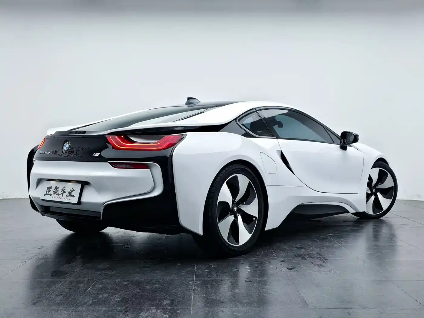 BMW i8 2014 Standard фото 21