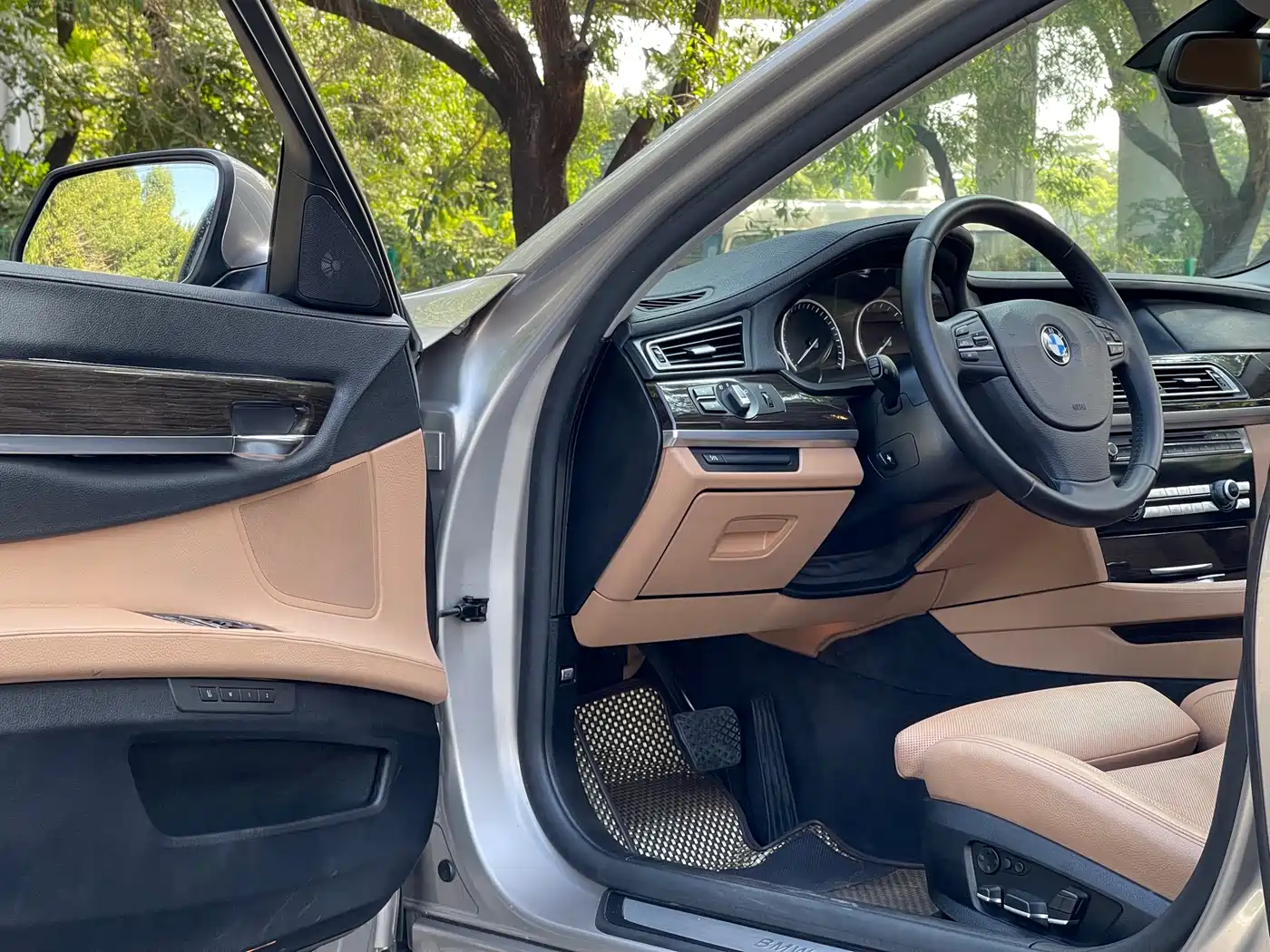 BMW 7 Series 2009 740Li Premium фото 20