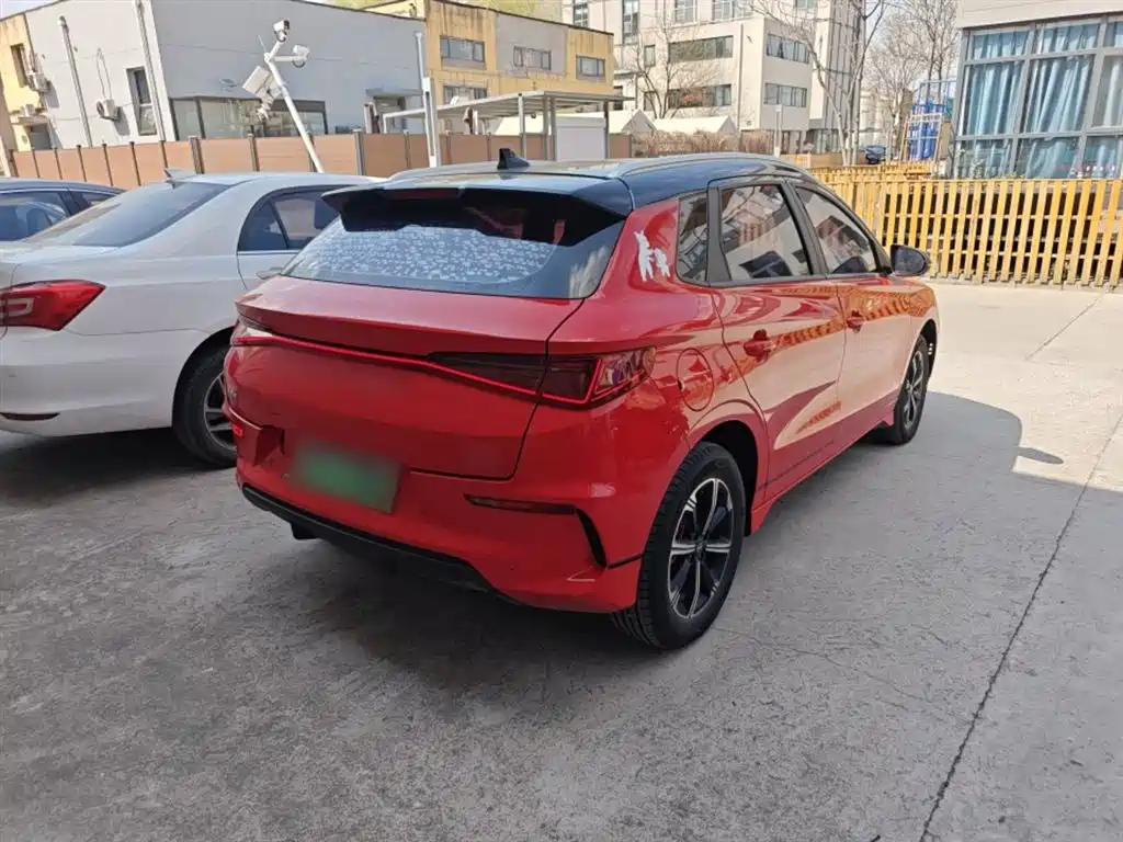 BYD E2