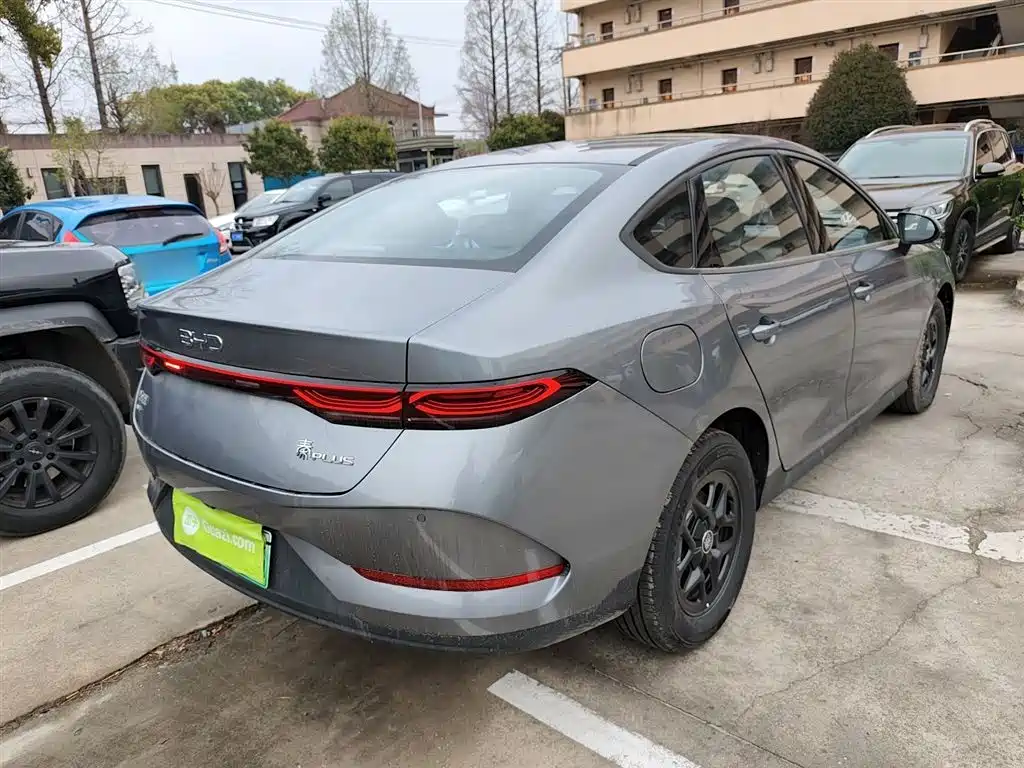 BYD Qin PLUS 2025 DM-i Smart Drive 55KM Leader фото 7