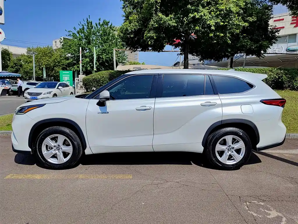 Toyota Highlander 2023 2.5L Smart Hybrid Dual Engine AWD Elite 7-Seater фото 3