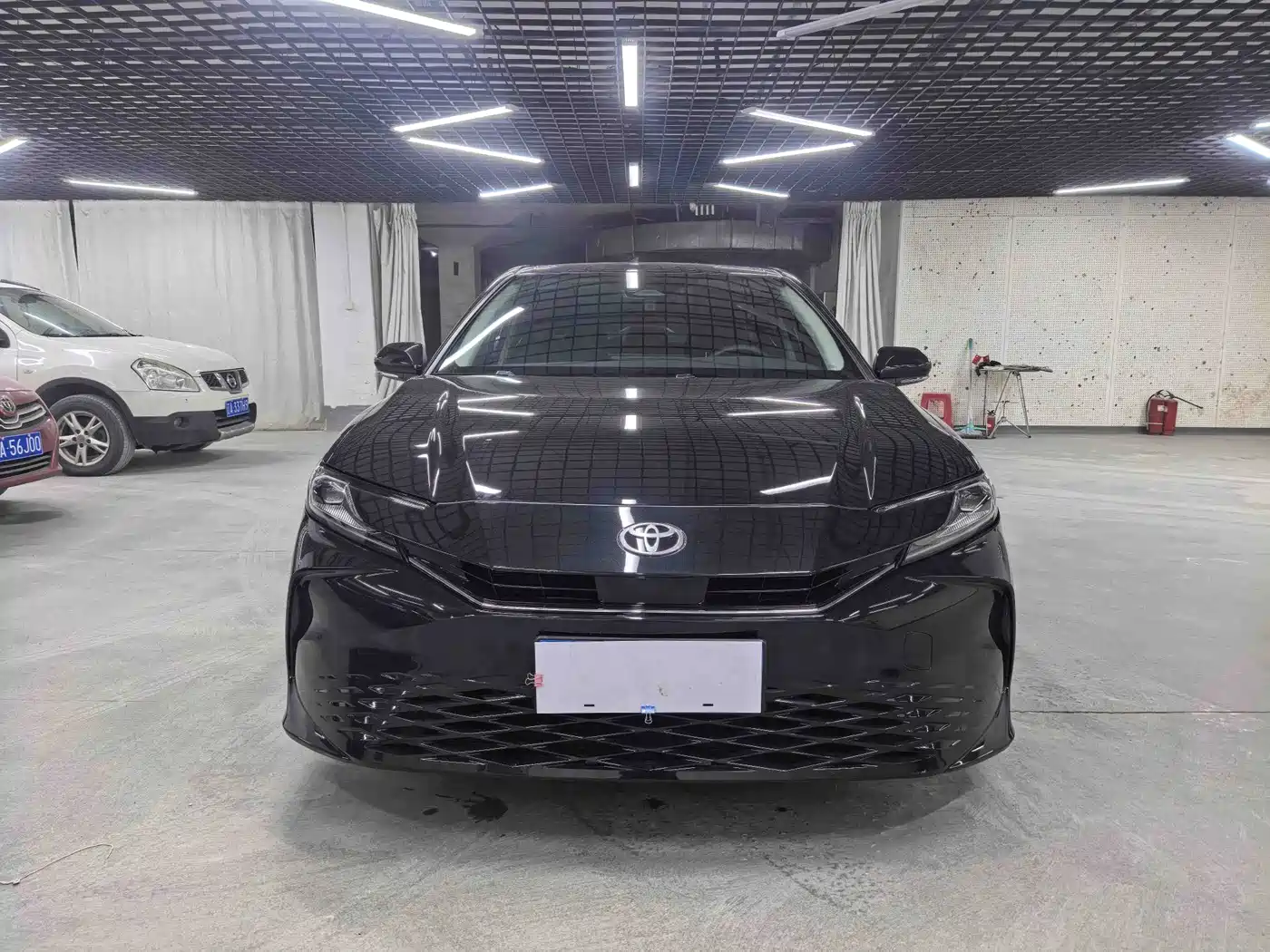 Фото 2 - Toyota Camry