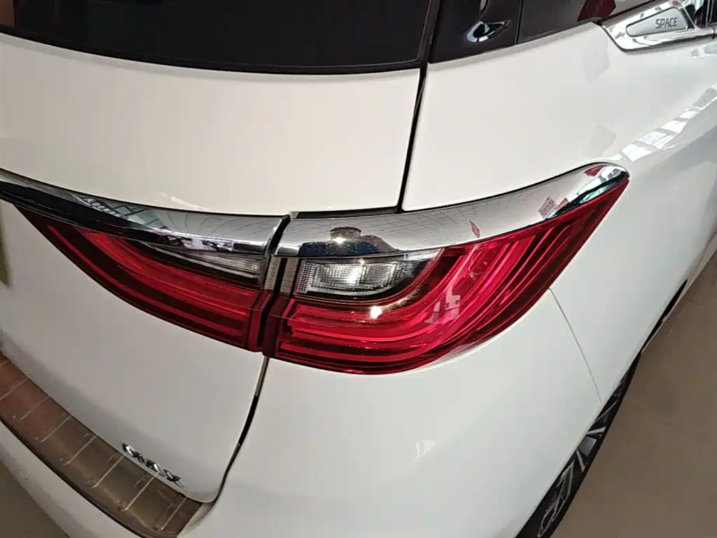 BYD Song MAX 2019 1.5T Auto Smart Connect Dynamic 7-seater China V фото 8