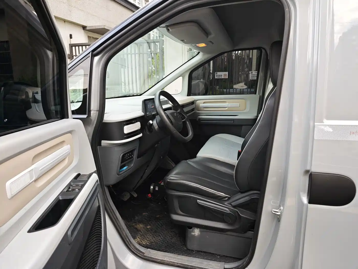 Maxus Dana V1 2023 2023 V1 Short Wheelbase Low Roof (42kWh)