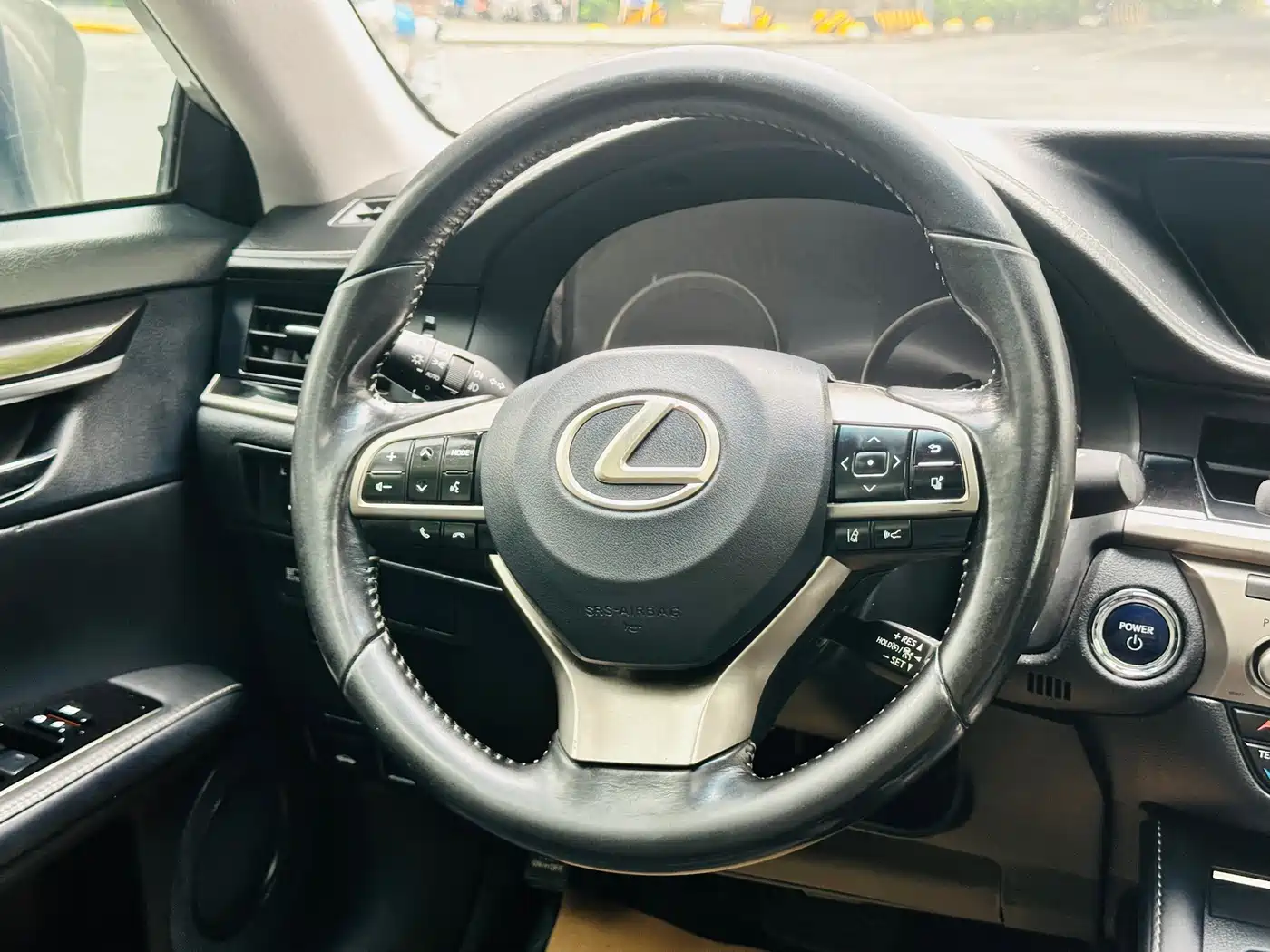 Lexus ES 2015 300h Comfort Edition фото 25
