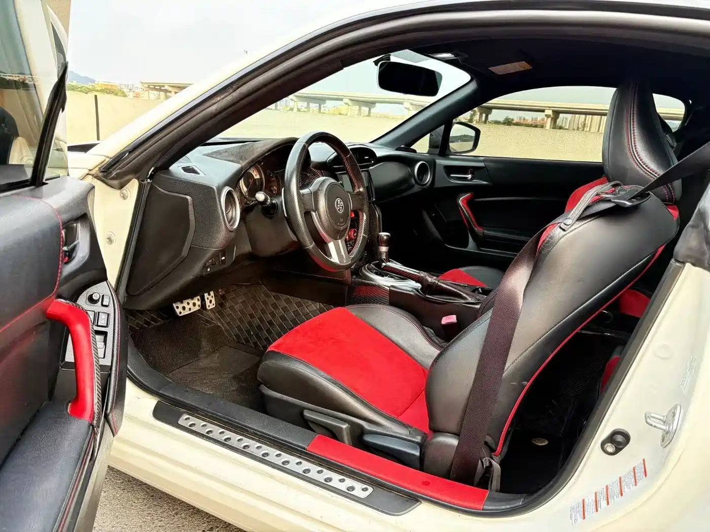 Toyota 86 2013 2.0L Automatic Luxury фото 8