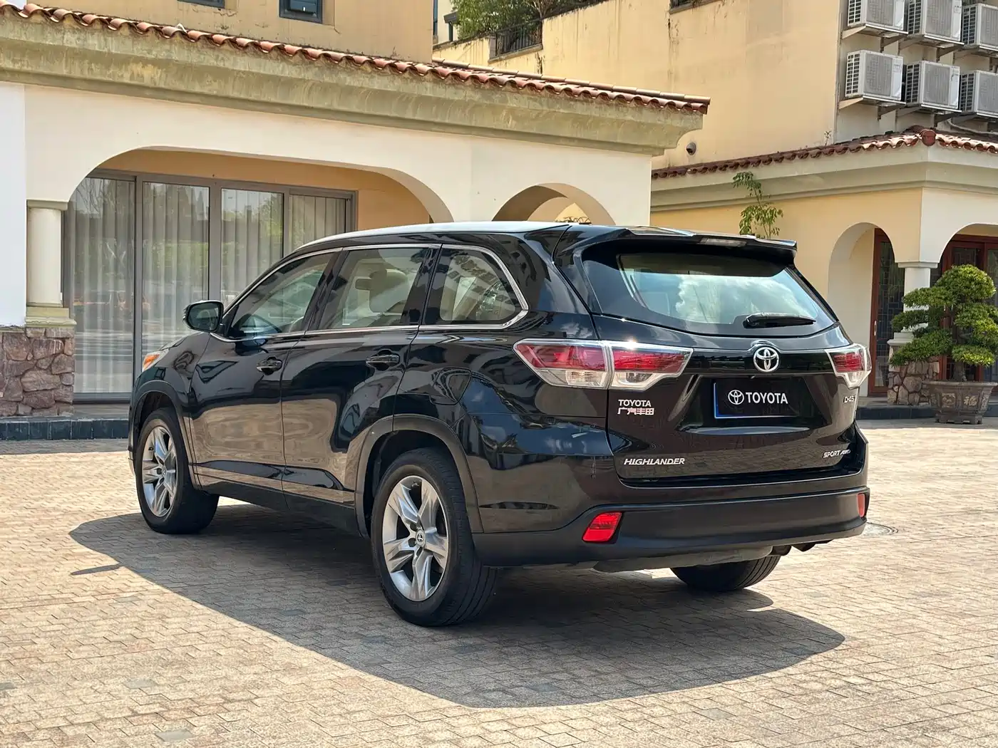 TOYOTA HIGHLANDER