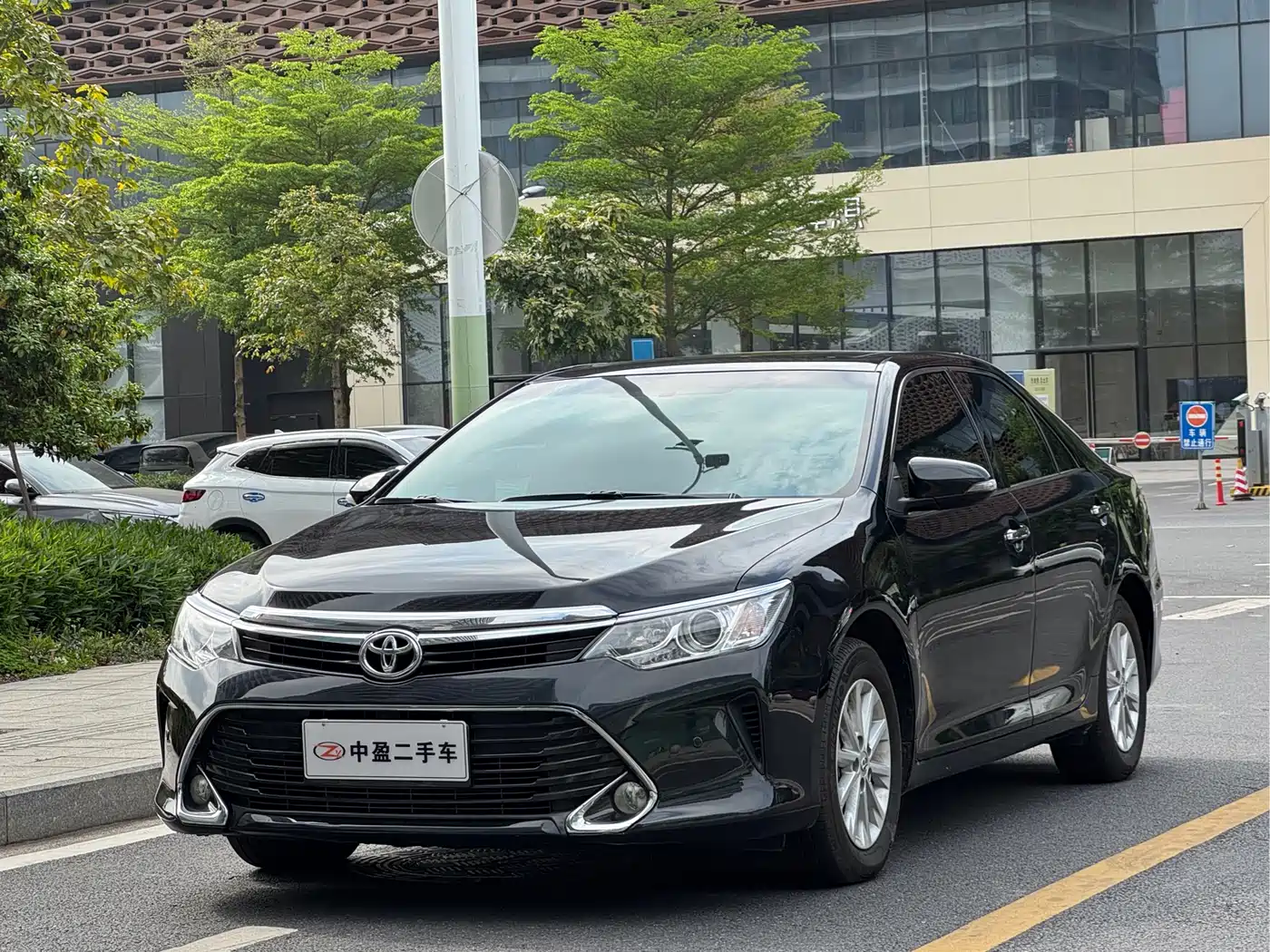 Toyota Camry 2016 2.0G 10th Anniversary Leading Edition