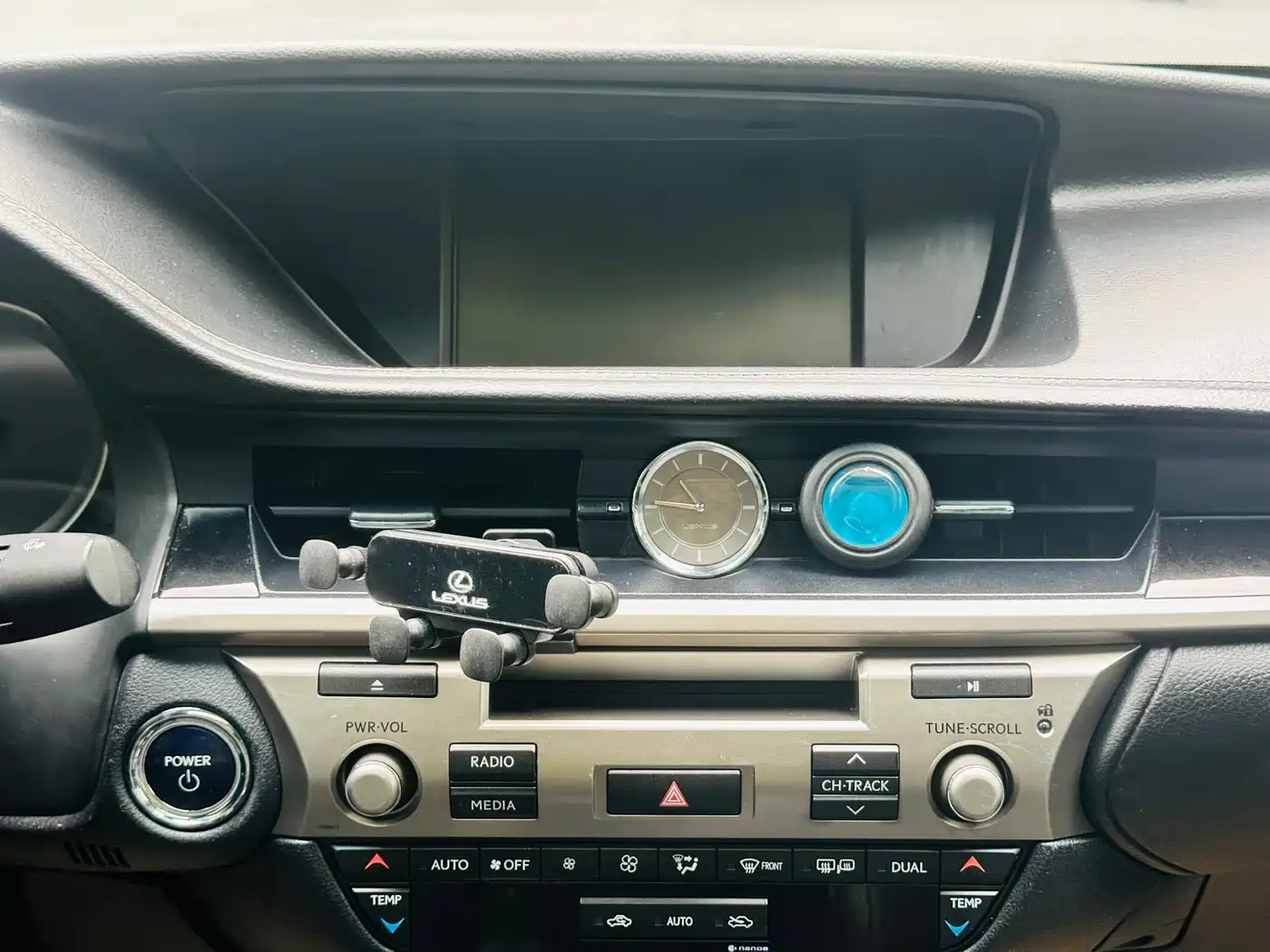 Lexus ES 2015 300h Comfort Edition фото 28