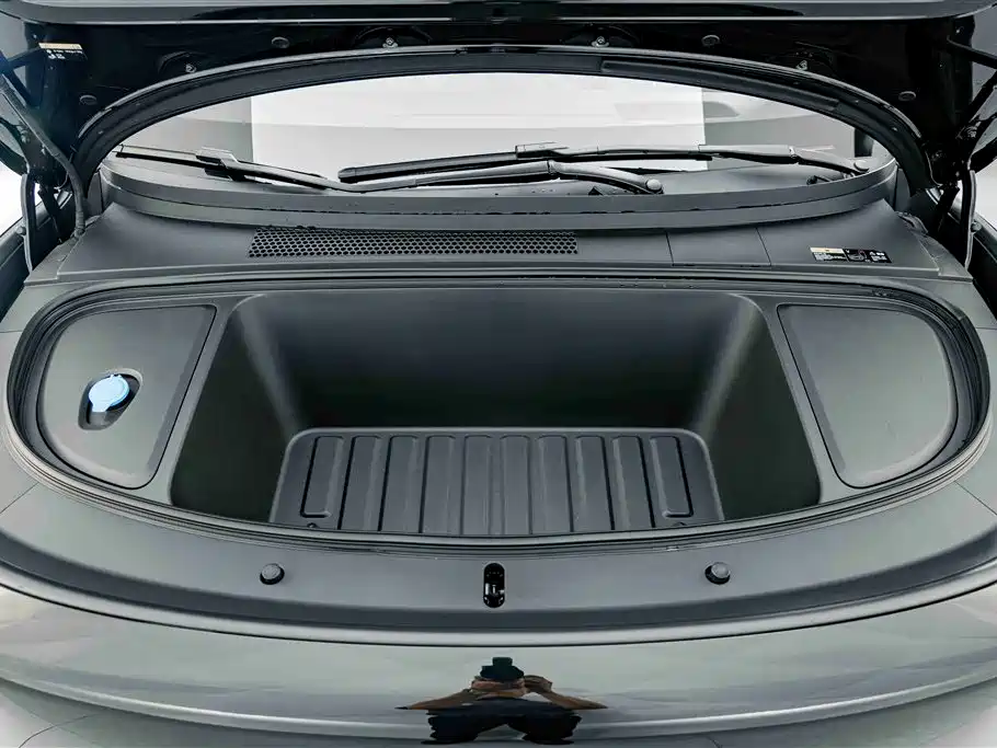 Li Auto i6 2026 2025 2WD Base Model