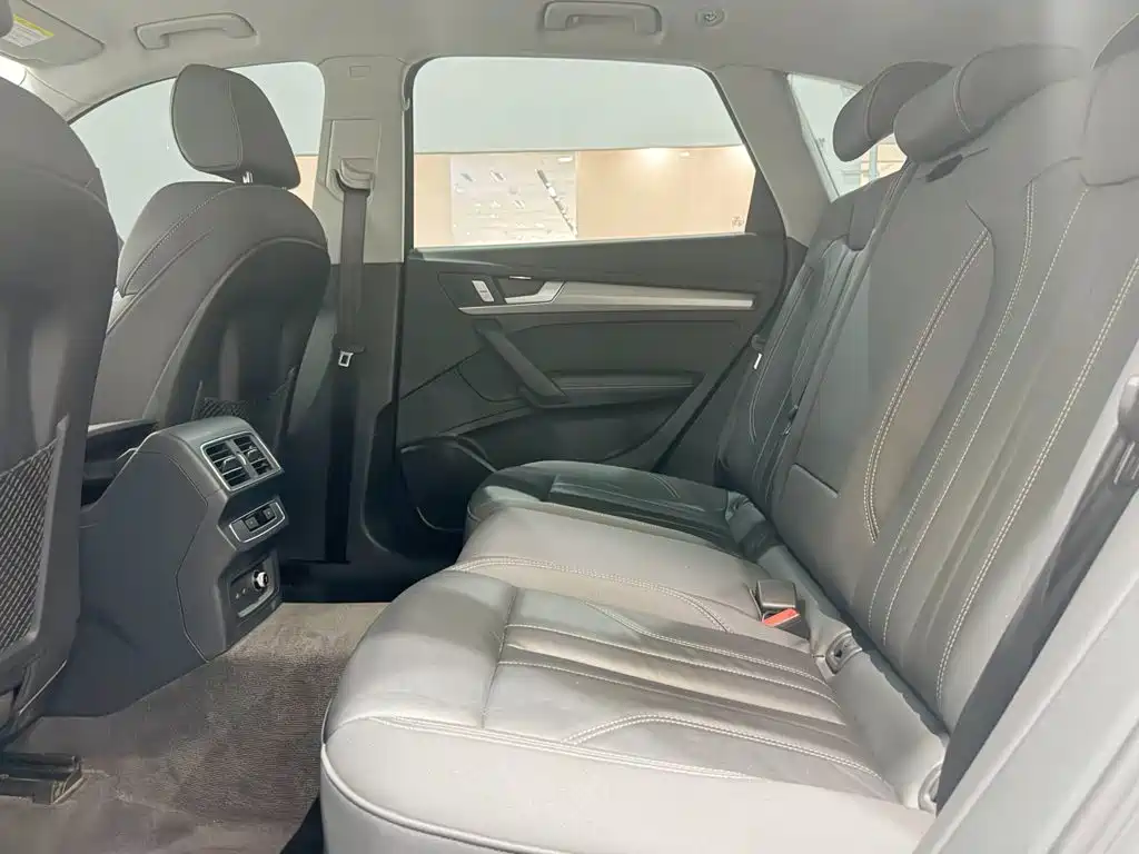 Фото 7 - Audi Q5L