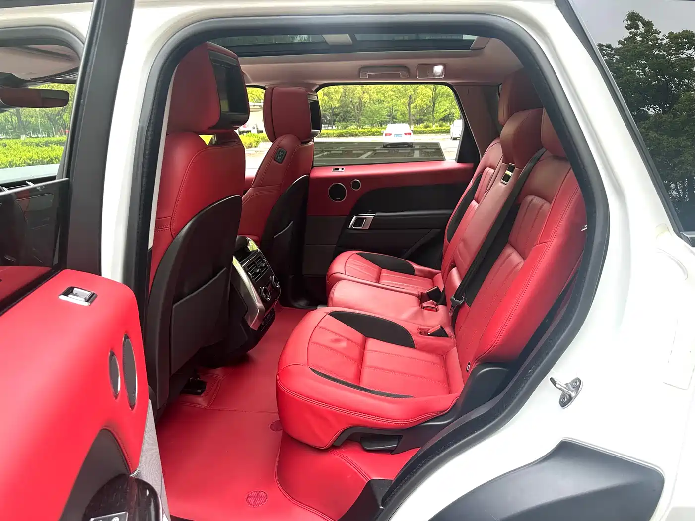 Land Rover Range Rover Sport 2022 3.0 L6 Gloss Black Edition фото 4