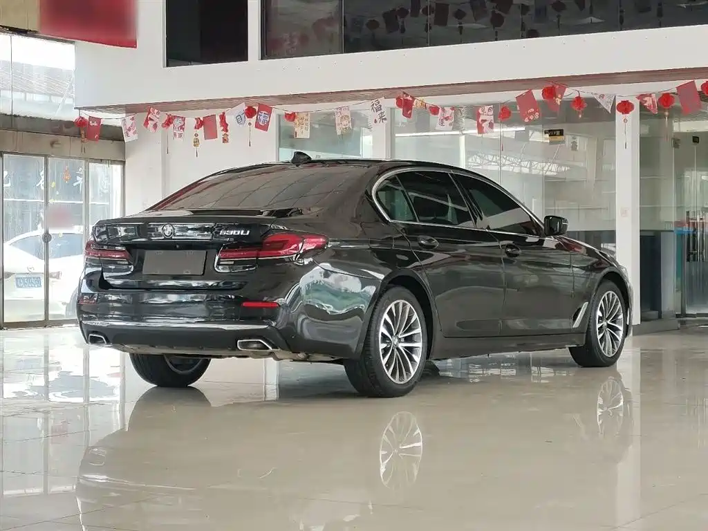 BMW 5-SERIES