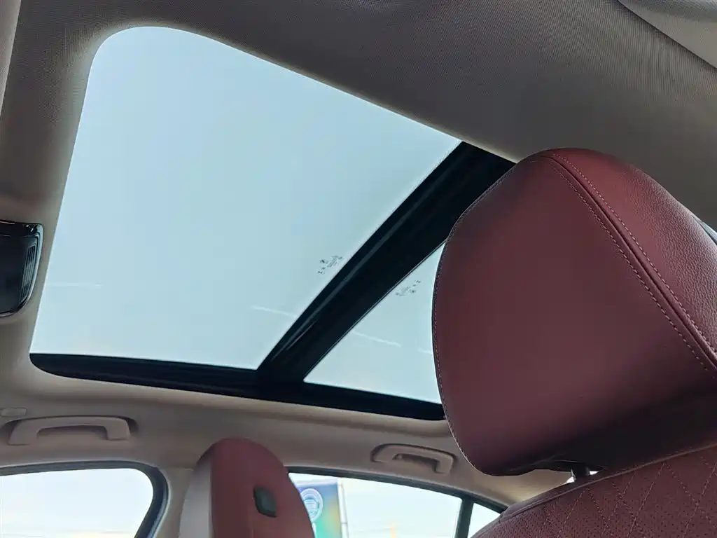 BMW 3 Series 2025 325Li M Sport Package фото 17