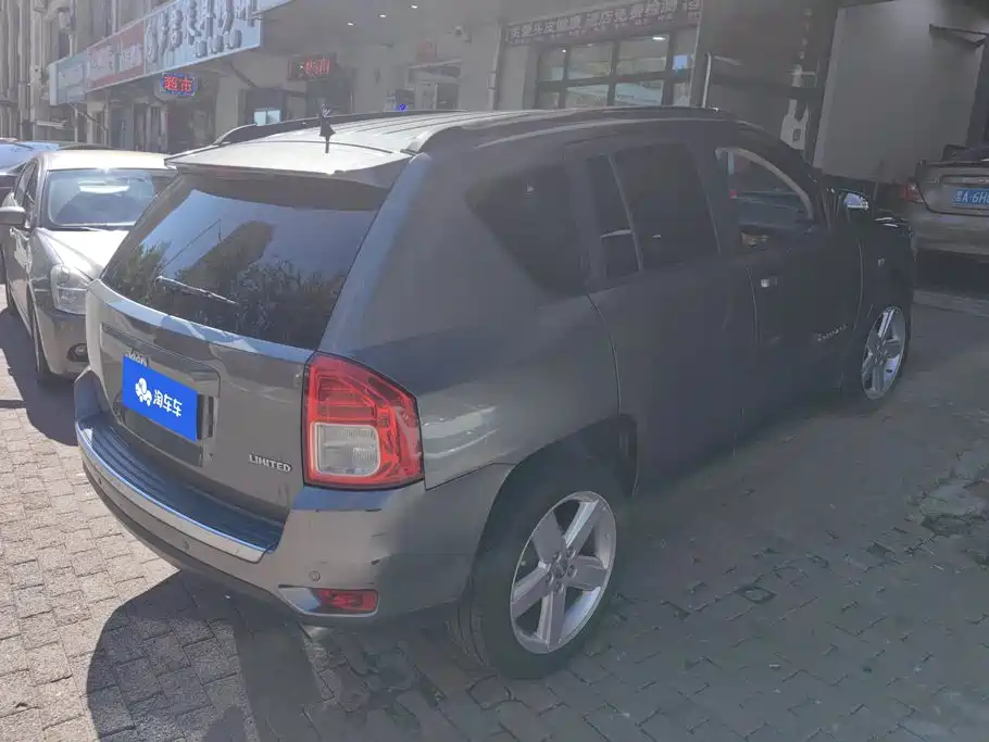 Photo 3 - Jeep Compass (Import)