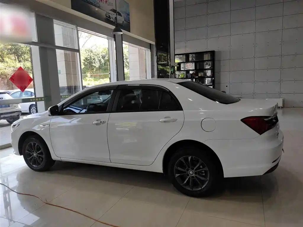 BYD Qin 2019 1.5L Automatic Luxury Edition фото 3