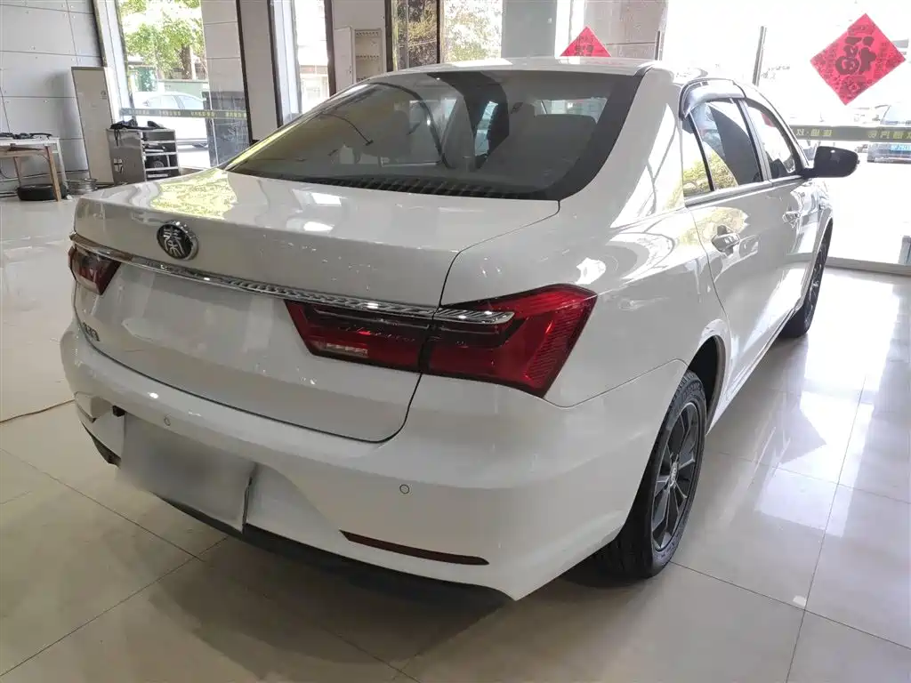 BYD Qin 2019 1.5L Automatic Luxury Edition фото 5