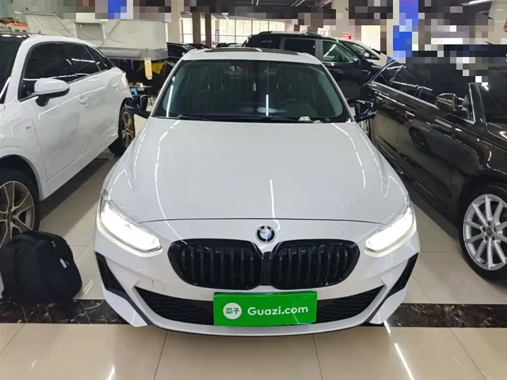 BMW 1 Series 2022 120i M Sport Shadow Edition фото 3
