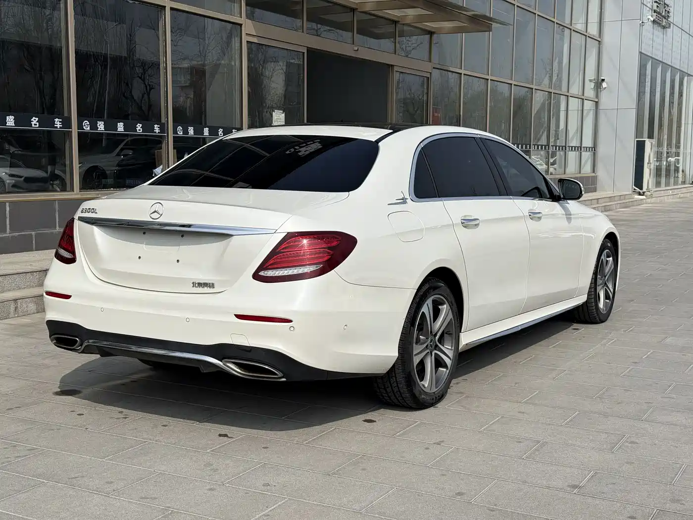 Mercedes-Benz E-Class 2016 E 200 L Sport Type фото 4