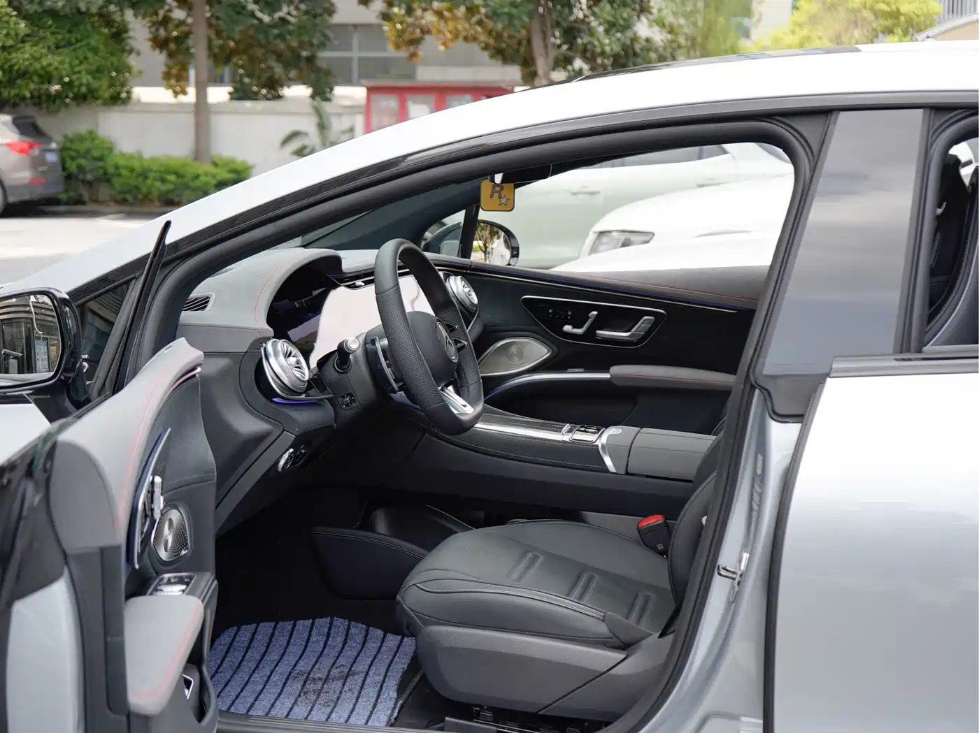 MERCEDES-BENZ EQS AMG