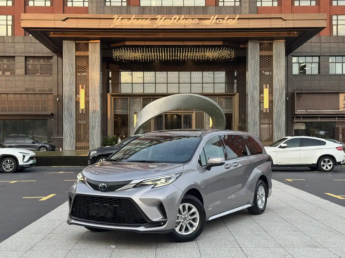 Toyota Granvia 2023 2.5L Hybrid Comfort Edition