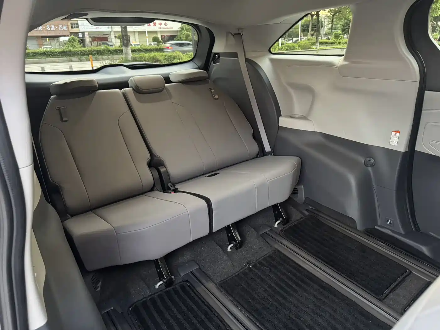 Toyota Granvia 2023 2.5L Hybrid Comfort Edition фото 22