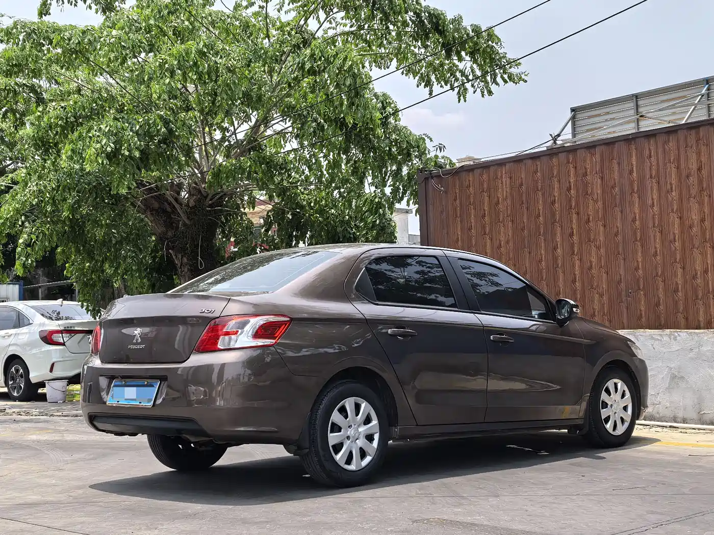 Peugeot 301 2014 1.6L Automatic Comfort Edition фото 7
