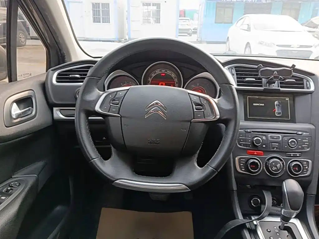 Фото 11 - Citroën C4L