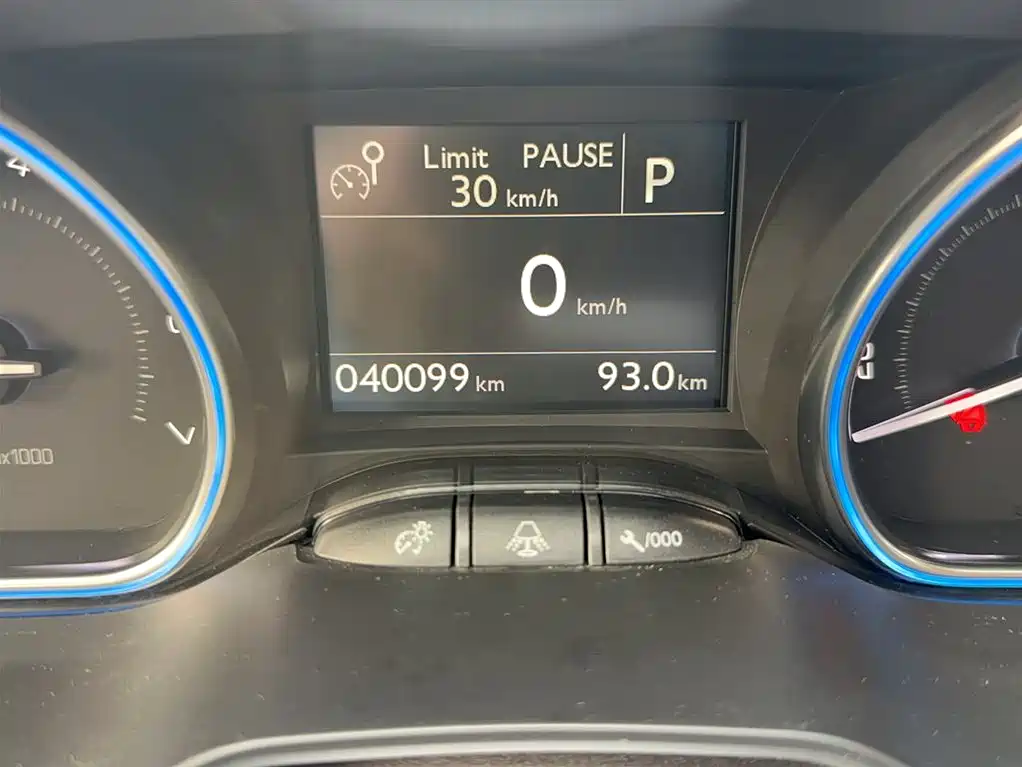 Peugeot 2008 2014 1.6L Automatic Navigation Edition фото 5