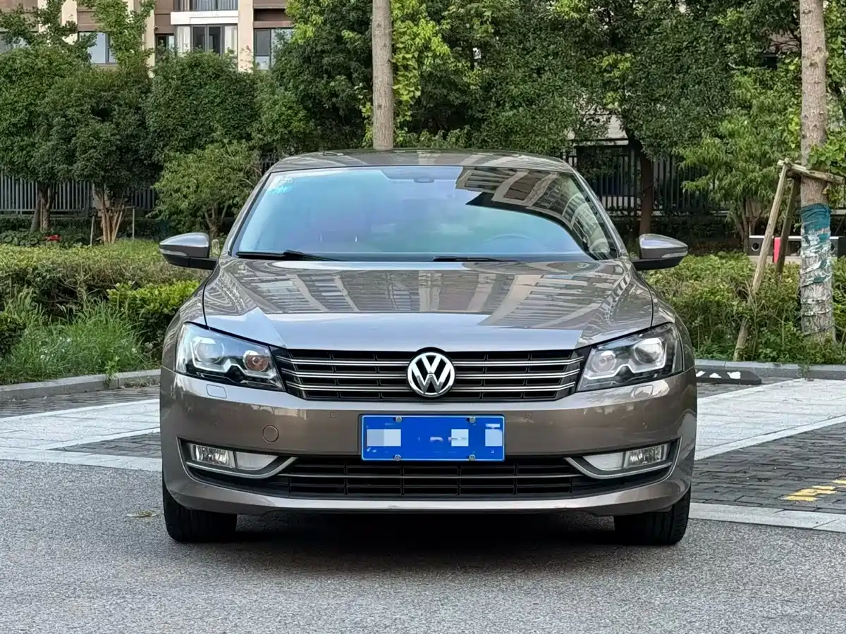Volkswagen Passat 2012 2011 1.8TSI DSG Royal Edition
