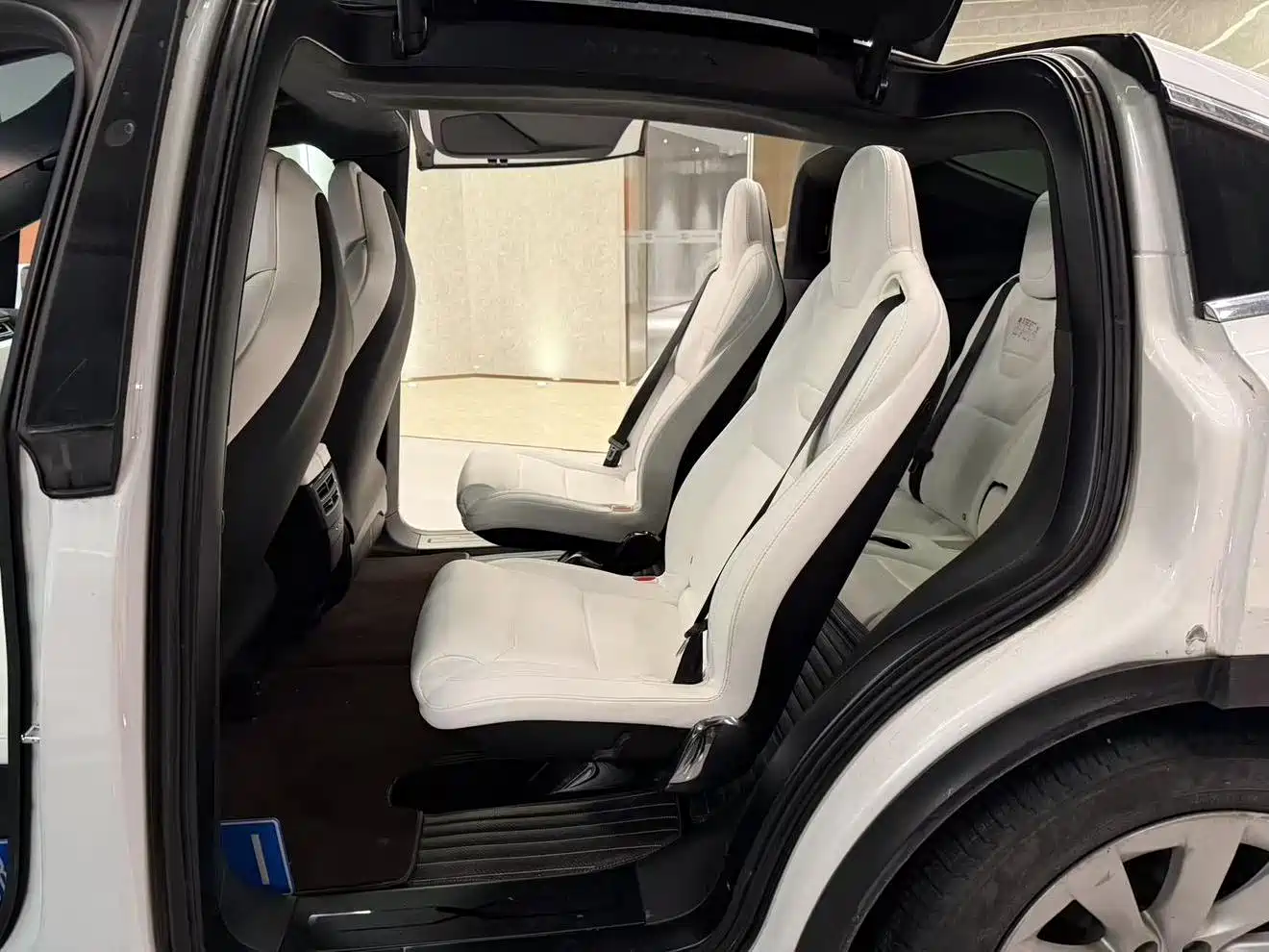 TESLA MODEL X